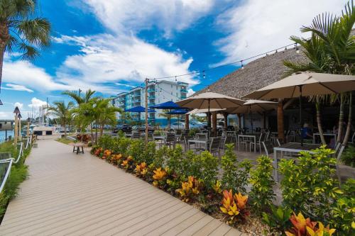 Pura Vida - Cape Crossing Resort and Marina