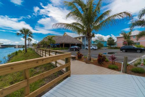 Pura Vida - Cape Crossing Resort and Marina