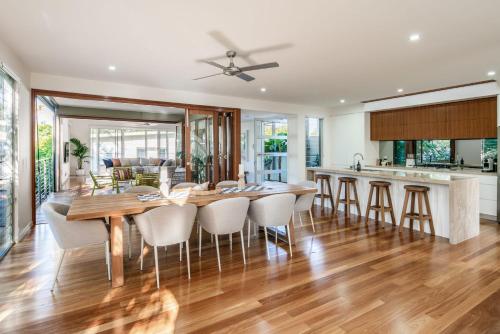 Headlands Hideaway Moffat Beach Dog Friendly Home