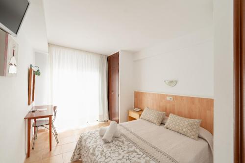 Double or Twin Room image 10