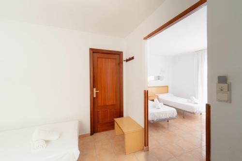 Standard Quadruple Room image 3