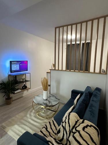 Cosy House à 9 mins RER A et 35 mins de Paris (Cosy House a 9 mins RER A et 35 mins de Paris) in Пуасси
