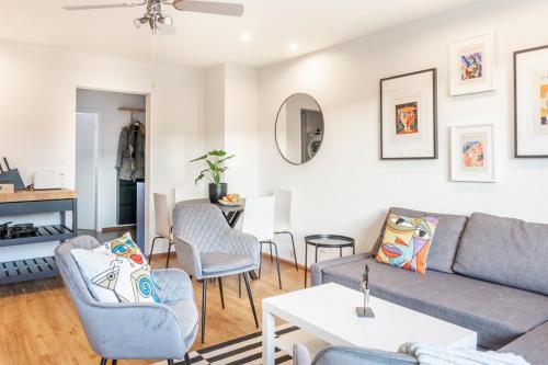 Modern Apartment with Balcony near SBB - Special PICCO PICASSO Apartment, Basel, up to 6 guests, Basilej (fotografie 6)