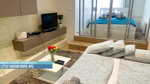 Little Americas Hudson River Apartment Room Type - Two-Bedroom Apartment
