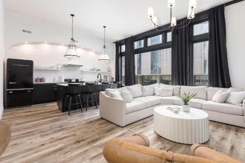 Decadent Cityscape Retreat image