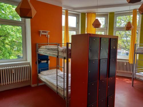 1 bunk bed