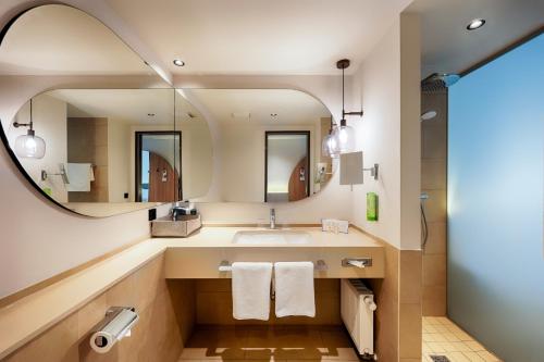 room detail thumbnail 2