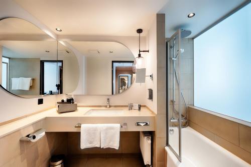 room detail thumbnail 2