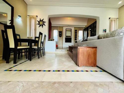Entire villa with private pool in Marrakech in Oulad Snaguia