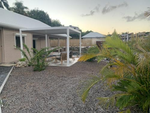 Exterior view, Nakolodge - 2 chambres -piscine et jardin privatifs in Berard