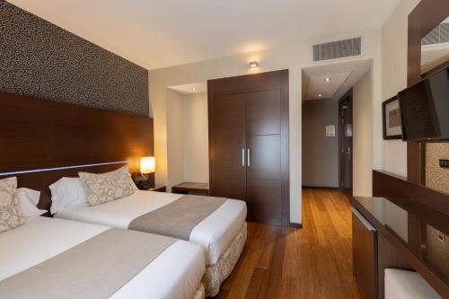 Barcelona Hotel Colonial - image 4