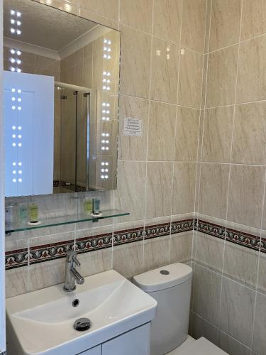 Tanes Hotel - image 4