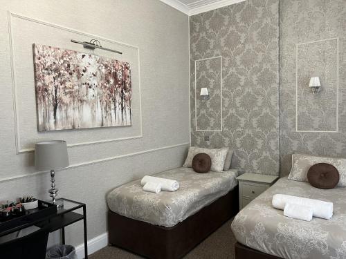 Tanes Hotel - image 8