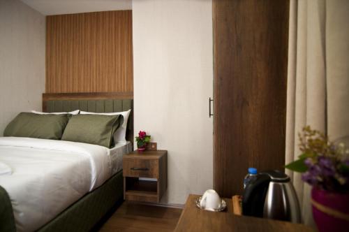 Double or Twin Room image 9