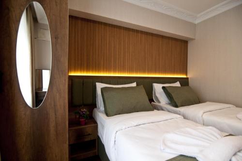 Double or Twin Room image 4