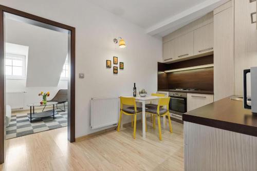Apple apartment 3