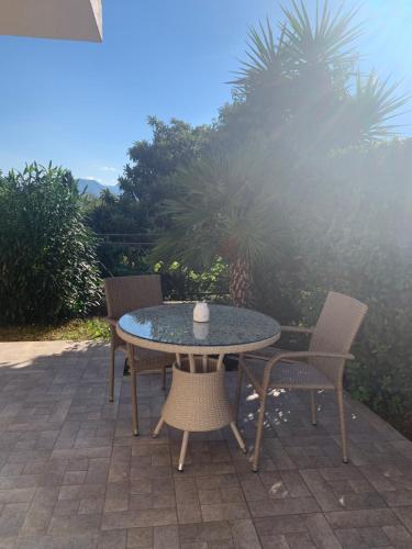 Vinogradi in Denovici