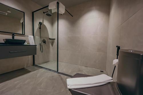 J 22 Residence - image 5