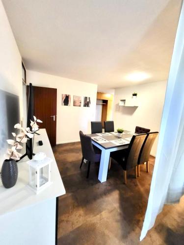 nJoy! Comfort & Spacious - Balkon - gratis WLAN - perfekt für Work & Travel - Apartment - Bietigheim-Bissingen