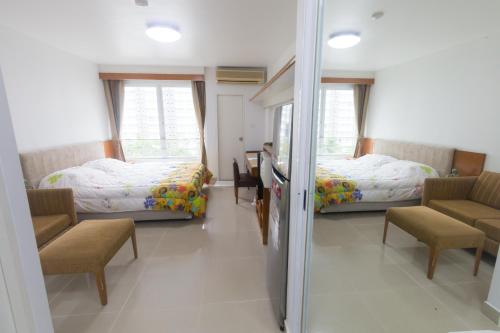 Condo I-House Laguna Garden RCA - Behind Sukhumvit Thonglor Asoke Emporium Bangkok Hospital Piyavet Hospital Makkasan Airport Link MRT SKY TRAIN, Bangkok