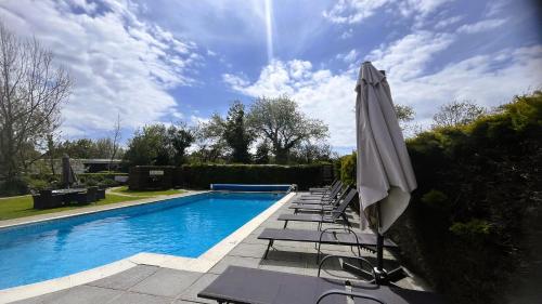 Peldbaseins, Le Friquet Hotel in Le Villocq