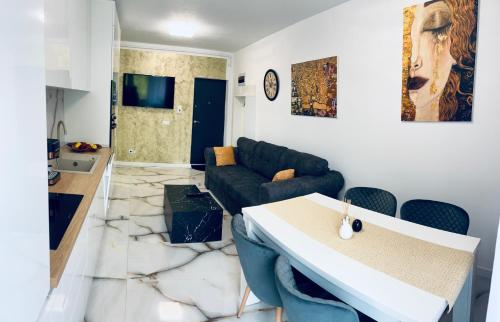 Golden Apartament in Selimbar