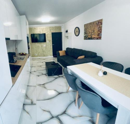 Golden Apartament in Selimbar