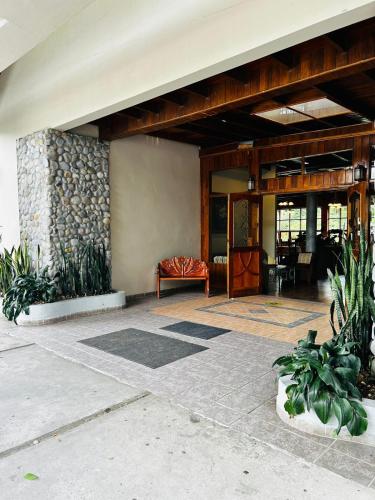 Bejárat, Hotel Dos Rios in Nueva California