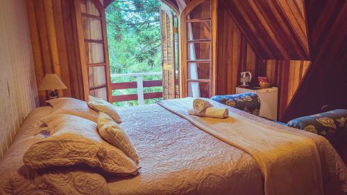 Deluxe Double or Twin Room image 4