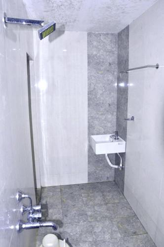 Deluxe Double Room with Balcony image 5