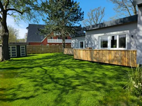 "Strandvergnügen", 100 m zum Traumstrand, ganzer Terrassen-Bungalow mit Parken und Wäsche in Graal-Müritz, Deutschland