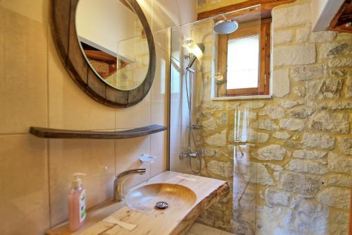 Bathroom, Villa Nipos by PosarelliVillas in Fres