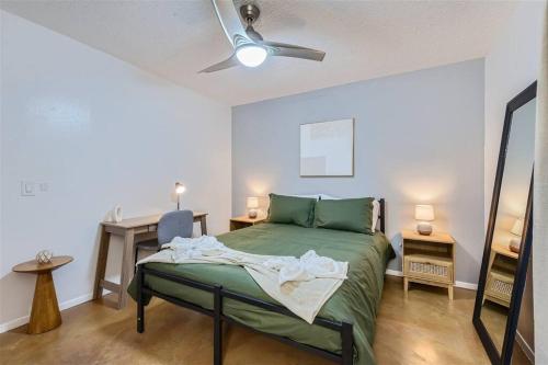 2B Getaway - Sleeps 6 - Pool, Pkg - Walk Dtwn thumb 2
