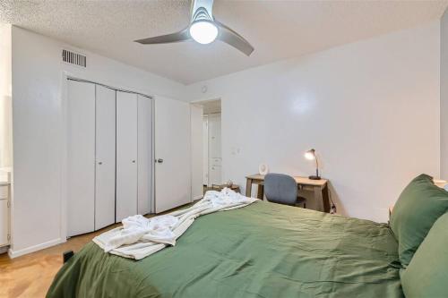 2B Getaway - Sleeps 6 - Pool, Pkg - Walk Dtwn thumb 3
