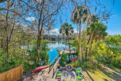 Dock and Kayaks Riverfront Dunnellon Home!