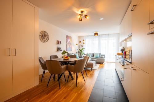 Spacious Apartment near Messe - Special EINSTEIN I Apartment, Basel, up to 6 guests, Basel (Foto 11)