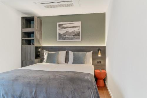 1 king bed, 1 sofa bed