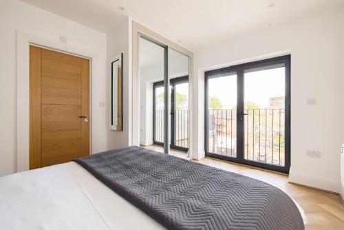 Charles Hope Staines Riverside Room Type - One Bedroom Apartment - Balcony