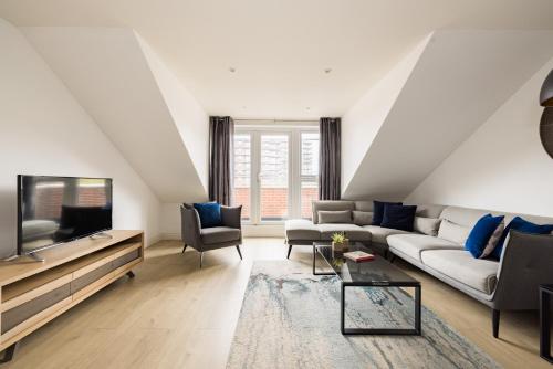 Brixham Court Apartments by Charles Hope - image 12