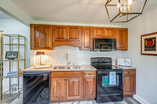 Dog-Friendly Louisville Home - 10 Mi to Downtown! in Louisville, USA
