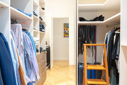 Spacieux appartement de luxe (280 m2) dans un quartier prestigieux de Paris (XVI) - image 4