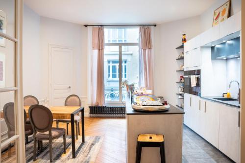 Spacieux appartement de luxe (280 m2) dans un quartier prestigieux de Paris (XVI) - image 12