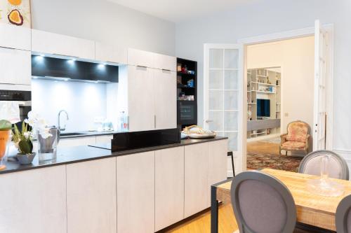 Spacieux appartement de luxe (280 m2) dans un quartier prestigieux de Paris (XVI) - image 4