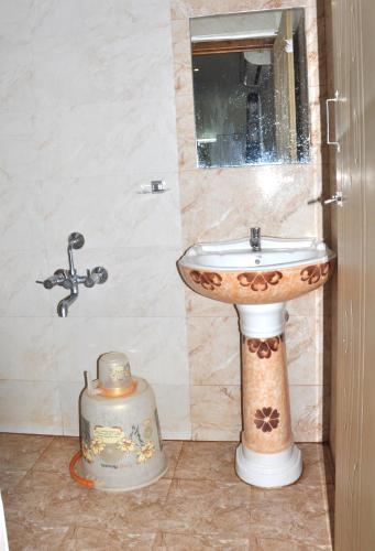 Deluxe Double Room (2 Adults + 1 Child) image 6