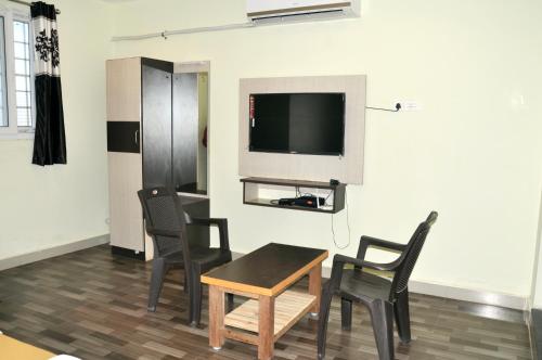 Deluxe Double Room (2 Adults + 1 Child) image 3