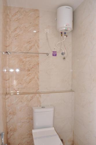 Deluxe Queen Room image 7
