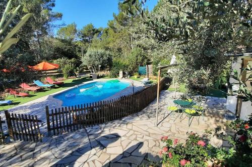 Près des Arcs sur Argens belle villa avec piscine sur un demi hectare