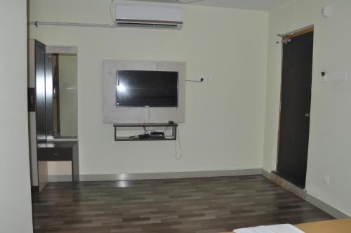 Deluxe Queen Room image 1