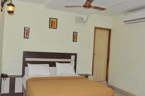 Deluxe Queen Room image 2