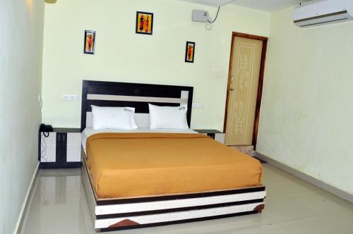 Deluxe Queen Room image 3